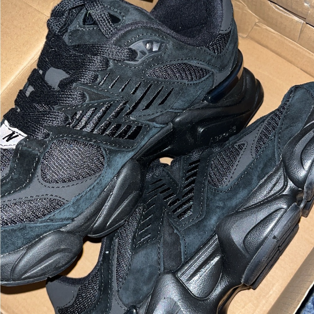 New Balance Men's Black Sneakers